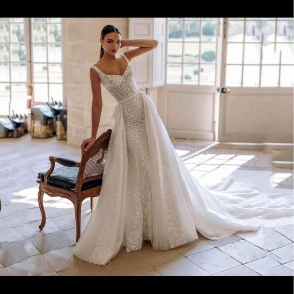 Wedding dress was too big for me bought last minute and couldn’t return it - Picture 3 of 3